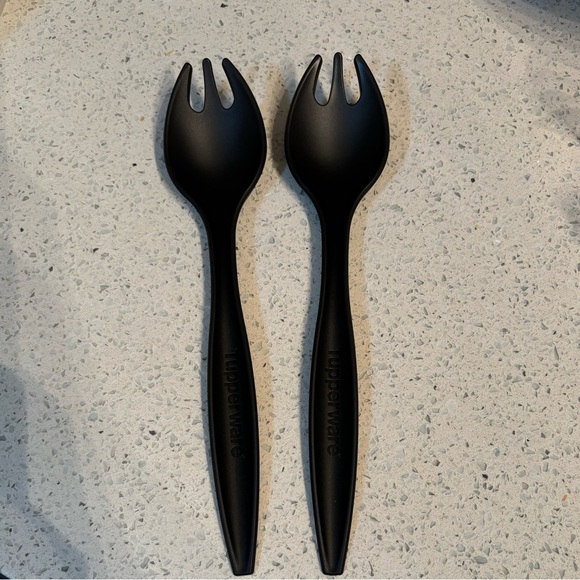BNWT Tupperware salad Tongs - Picture 1 of 2